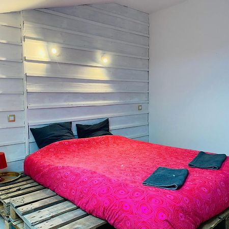 Chambre D'Hotes Dans Les Champs Jeux-Les-Bard Exteriér fotografie