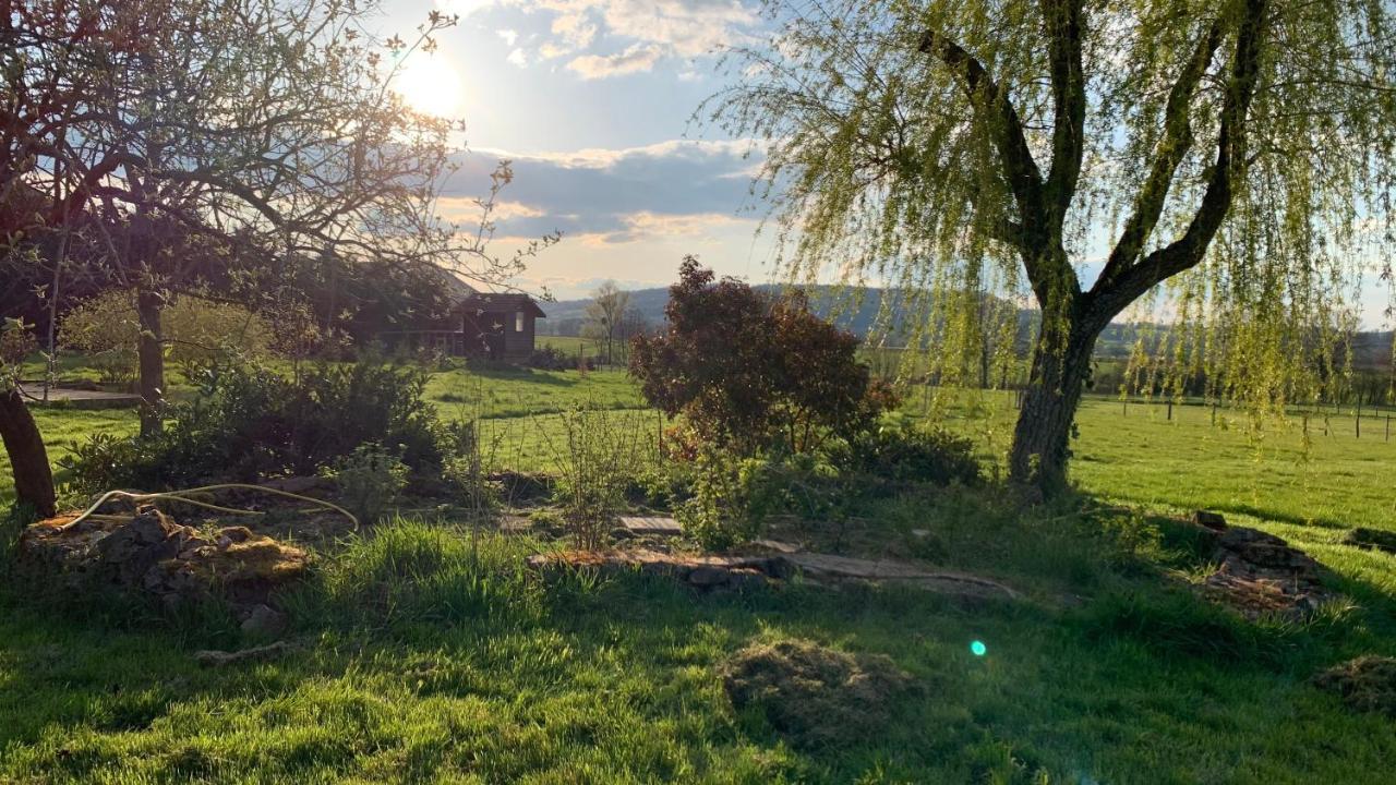 Chambre D'Hotes Dans Les Champs Jeux-Les-Bard Exteriér fotografie