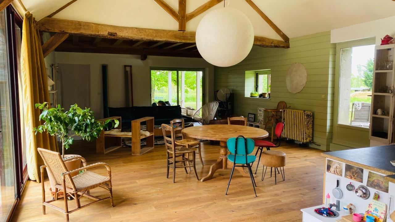 Chambre D'Hotes Dans Les Champs Jeux-Les-Bard Exteriér fotografie