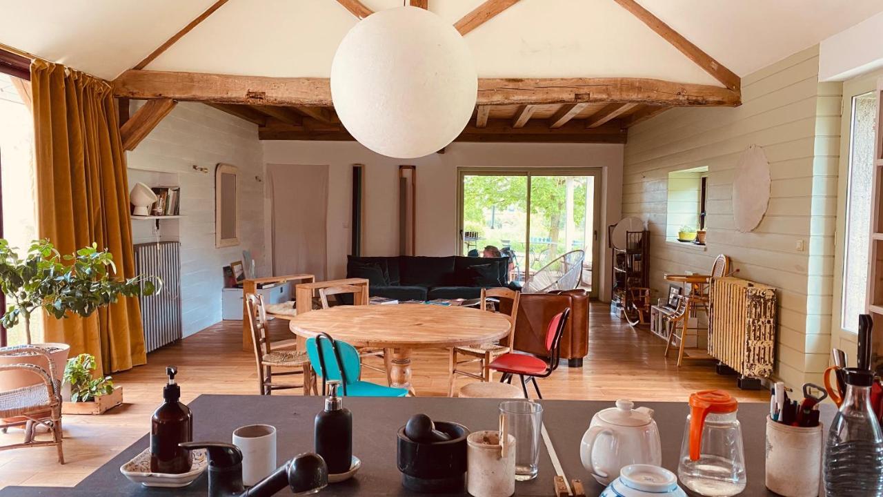 Chambre D'Hotes Dans Les Champs Jeux-Les-Bard Exteriér fotografie
